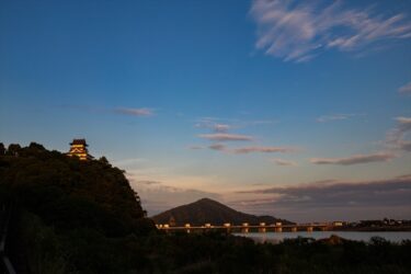 【写真】夜明けのお散歩、犬山城